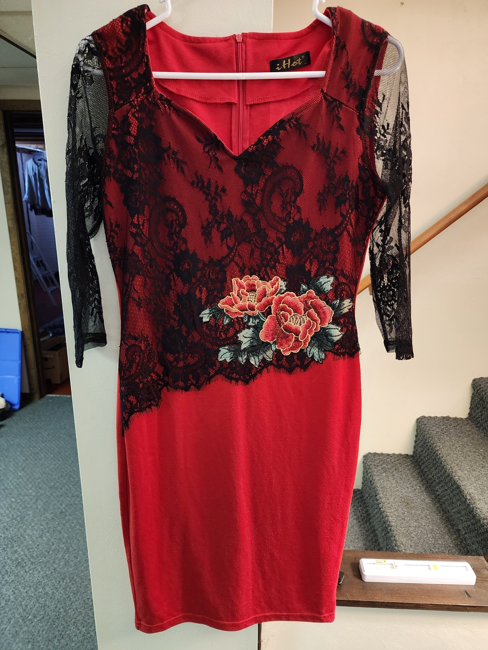 Elegant Red Lace Bodycon Dress with Floral Embroidery